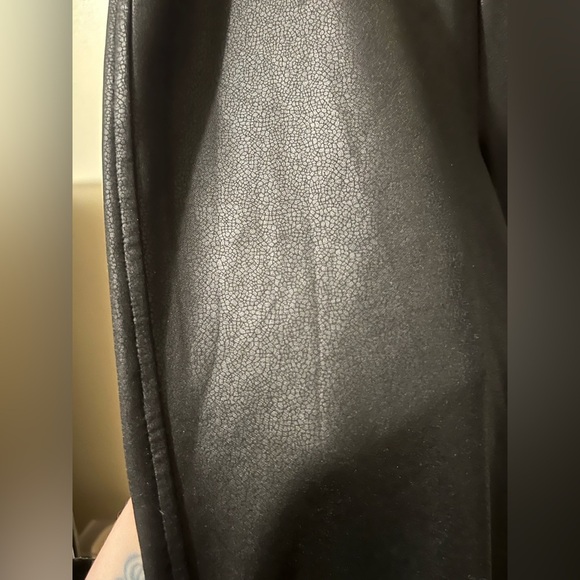 Black Leggings Faux Leather Print - Picture 4 of 4